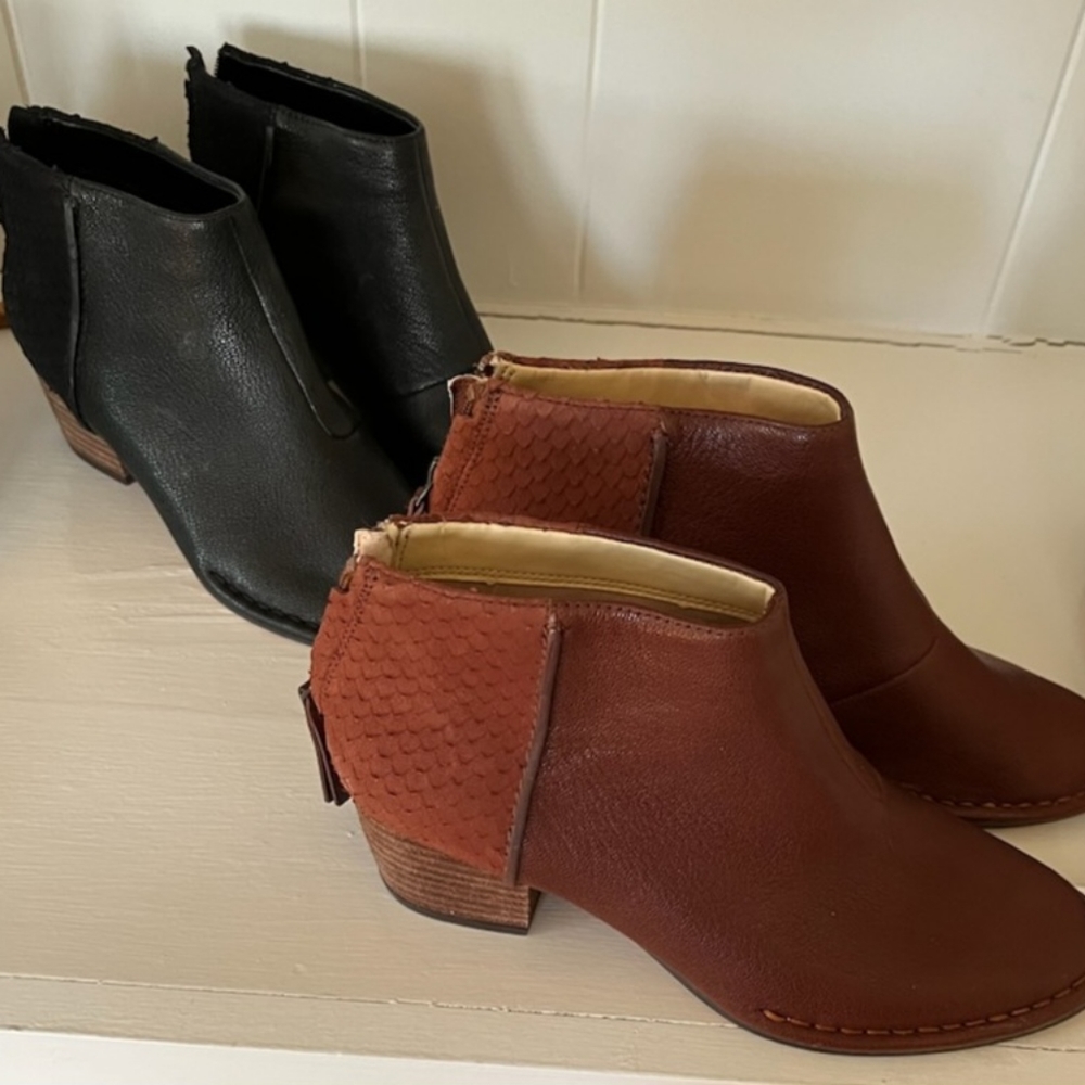 BRAND NEW Clarks boots brown size 6 1/2 and black size 6